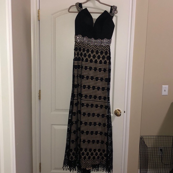 Dress - Picture 1 of 4